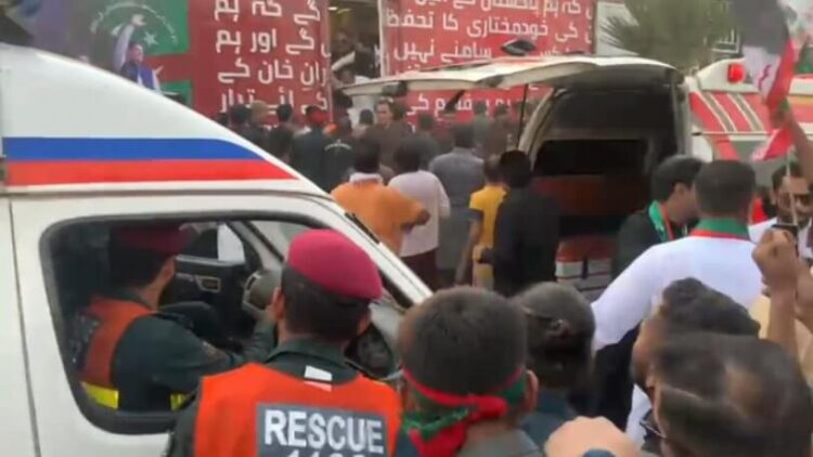 Eski Pakistan Başbakanı İmran Han’a suikast girişimi!