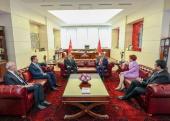 “Ortak aday artık ‘açıklanmadığı için’ yıpranıyor”