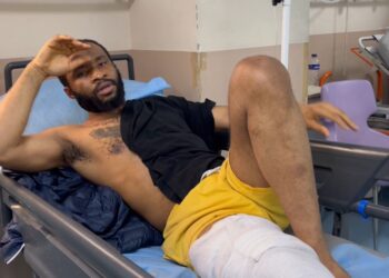 Depremde balkondan atlayan Nijeryalı yaralandı