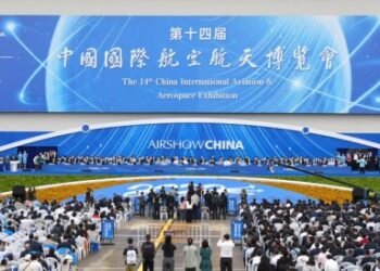 Aya iniş için üretilen insanlı roket Airshow China’da sergileniyor