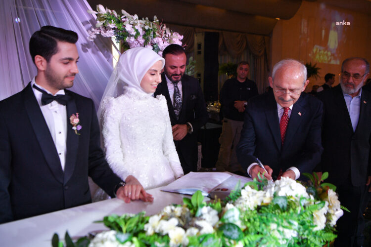 Kılıçdaroğlu nikah şahidi oldu