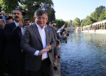 Davutoğlu programa çıkmadan üç TV kanalının yayını kesildi