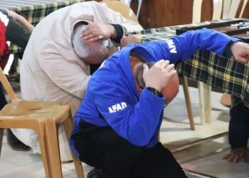 AFAD ‘çök – kapan – tutun’ hareketlerini hatırlattı