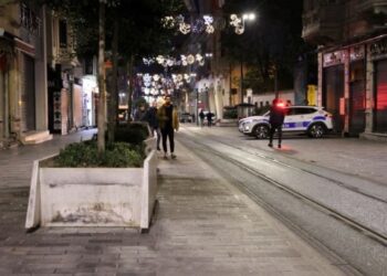 İstiklal Caddesi’ndeki saksılı banklar söküldü
