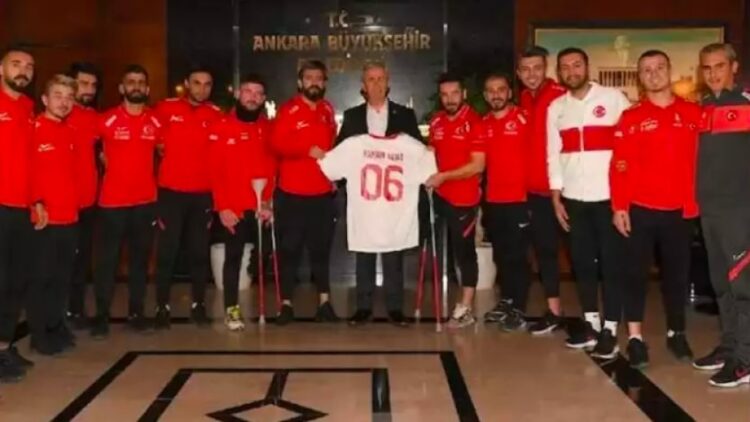 Milli Takım, Mansur Yavaş’ı ziyaret etti, hepsi disipline sevk edildi