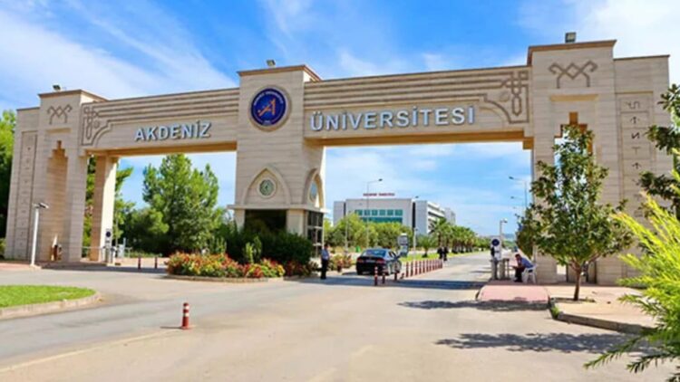 Akdeniz Üniversitesi’nde profesörden çalıntı tez skandalı!