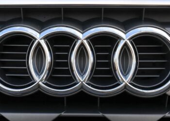 Audi, logosunu yeniledi