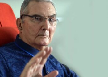 Deniz Baykal’dan ‘istifa’ iddialarına ilişkin açıklama… O telefon görüşmesini anlattı