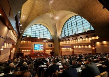 İBB Meclisi’nde skandal: AKP’li üye CHP’li üyeye küfür etti!