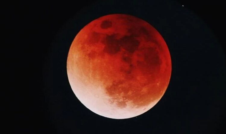 Saatler kaldı… Yılın son Ay tutulması bugün
