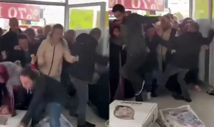 Mağazada indirim izdihamı: İki kişi hastanelik oldu