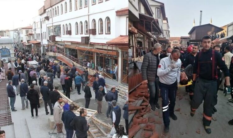 Kapalıçarşı’da sundurma çöktü: Yaralılar var