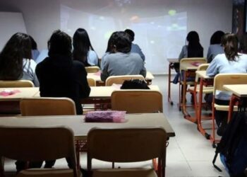 Deprem sonrası okullar tatil edildi