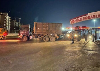 Kilis’te sınır kapısına 3 roket düştü