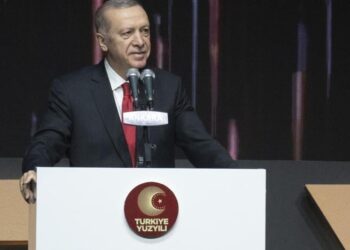 Leman’dan ‘AKP etkinliği’ kapağı