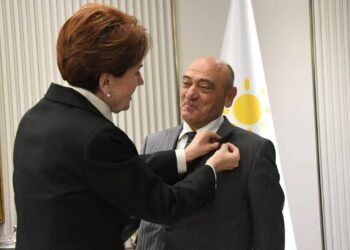 MHP’den aday olmuştu: İYİ Parti’ye geçti, rozetini Akşener taktı