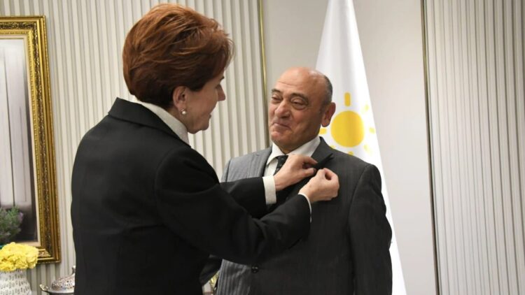 MHP’den aday olmuştu: İYİ Parti’ye geçti, rozetini Akşener taktı