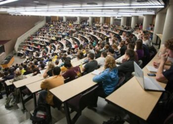 Meclis’ten öğrencilere kötü haber: AKP ve MHP oylarıyla reddedildi