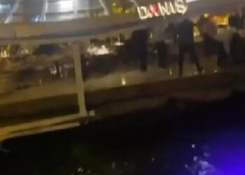 Bebek’te iskele çöktü: Yaralılar var