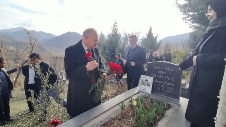 Uludere’de yaşamını yitirenler 11’inci yılında mezarı başında anıldı