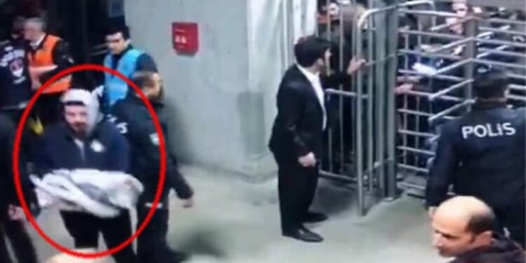 Göztepe – Altay maçında işaret fişeğini atan şüpheli stada böyle girmiş