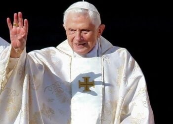 Eski Papa 16. Benedict öldü