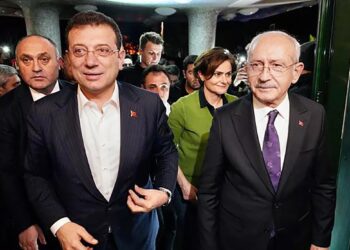 Kılıçdaroğlu ve 10 Büyükşehir Belediye Başkanı İmamoğlu ile beraber