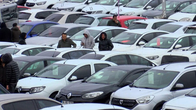 İkinci el otomobil piyasası yeniden hareketlendi: Fiyatlar düştü mü?