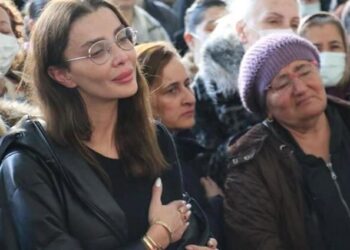 Özge Ulusoy’dan babasının ölümü sonrası çarpıcı paylaşım