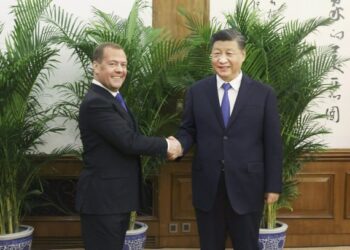 Çin Cumhurbaşkanı Xi, Birleşik Rusya Partisi Başkanı Medvedev’i kabul etti