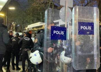 HDP il eş başkanları ve yöneticileri gözaltına alındı