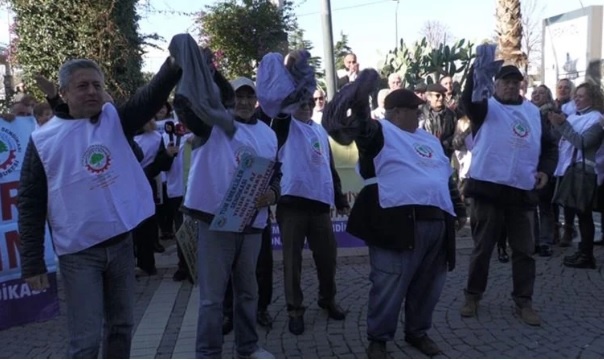 Emeklilerden ‘donlu’ protesto