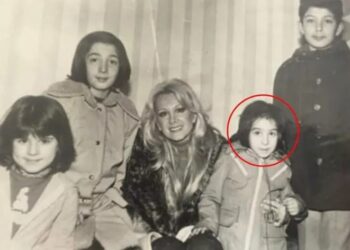 Filiz Akın’ın yanındaki küçük çocuğu tanıdınız mı? Şimdilerde çok ünlü…