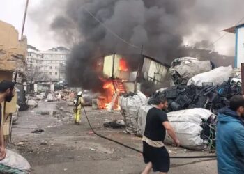 Maltepe’de işçilerin kaldığı konteynerde yangın