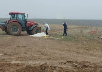 Muhtar, tarlasını sürerken vuruldu