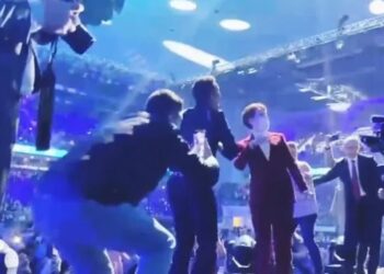 Meral Akşener, ‘Aya Benzer’ dansı yaptı