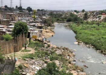 Ayin yapan grup sele kapıldı: 9 ölü, 15 kayıp