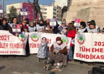 Emekliler, tencerede taş kaynatıp fatura yaktı