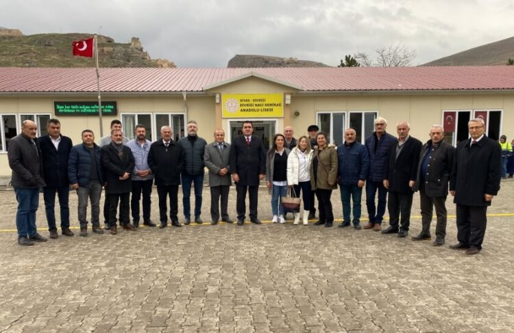 CHP’li Karasu: 30 metrekarede 26 öğrenci eğitim görüyor, öğretmenlerin masası yok…