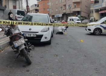 İstanbul’da silahlı saldırı: Aracında vuruldu