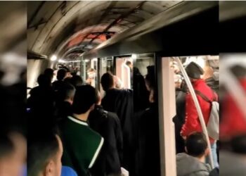 Elektrik kesildi, 2 metro hattında seferler durdu