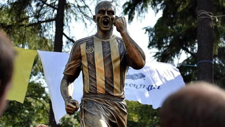 Fenerbahçe’de ‘Alex’in heykelini kaldırın’ başvurusu