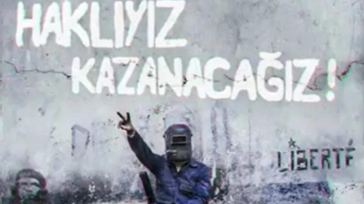 Athena, ‘Haklıyız Kazanacağız’ın tezahürat versiyonunu yorumladı