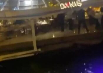 İBB’nin iki kez mühürlediği restoranın balkonu çöktü: Müşteriler denize düştü