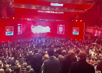 CHP’nin İkinci Yüzyıla Çağrı toplantısında coşkulu kalabalık
