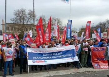 Asgari ücret zammından sonra öğretmenler sokağa çıkıyor