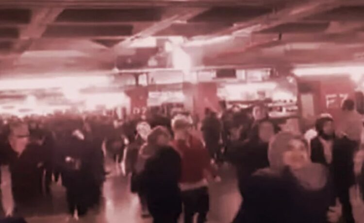 Yüzde 90 indirimi duyan koştu: Reyonlarda izdiham, kasada kuyruk