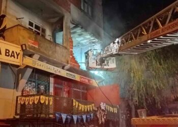 Evi boşaltan kiracı daireyi ateşe verdi!