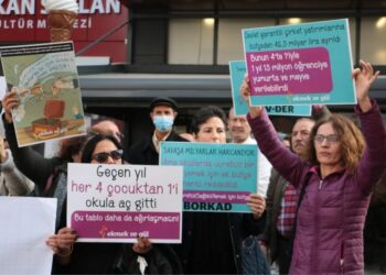 Ekmek ve Gül’den ‘Okullarda ücretsiz bir öğün yemek’ ile ilgili basın açıklaması