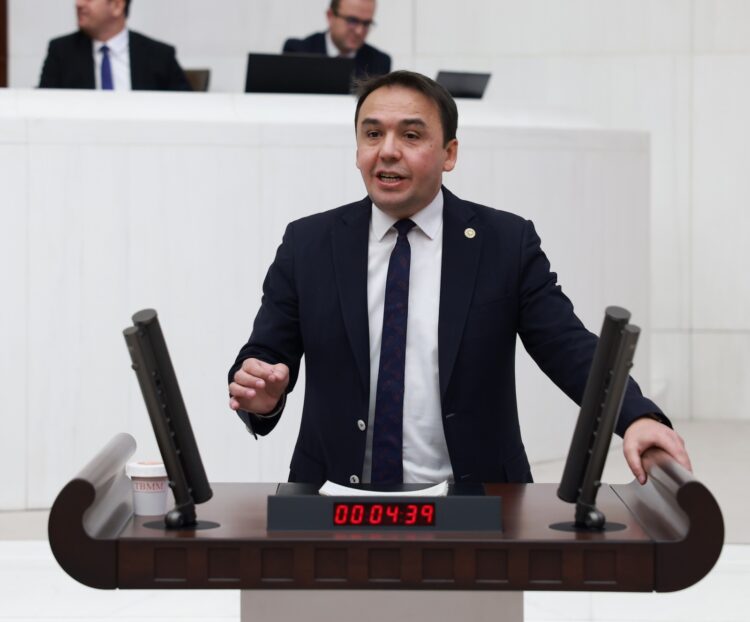 CHP’li Baltacı: “Penceresi olmayan odalara asgari ücret kadar kira istiyorlar”